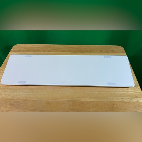 Magic Keyboard with Touch ID and Numeric Keypad - US English - White Keys - Picture 7 of 9